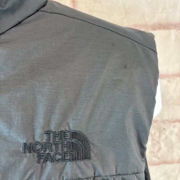 The North Face Men's M Charcoal Bombay Insulated Lightweight Vest - Picture 6 of 8